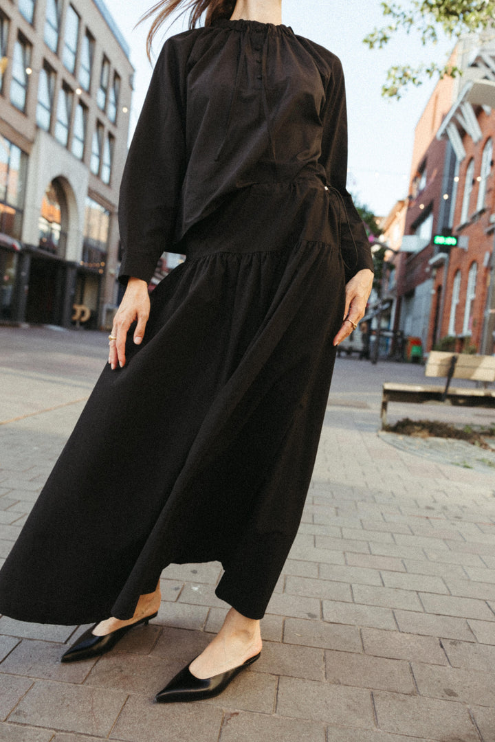 Adjustable Waist Maxi Skirt – Black