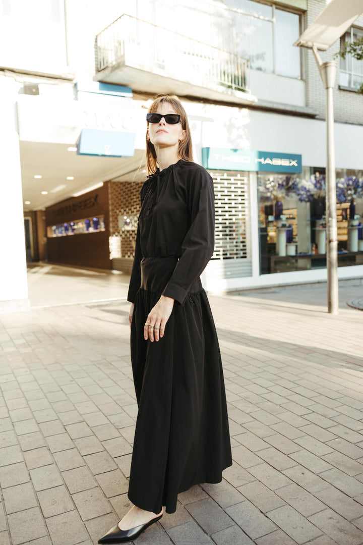 Adjustable Waist Maxi Skirt – Black