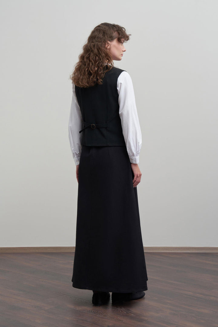 Polyviscose gilet with a relaxed fit and a V-neckline